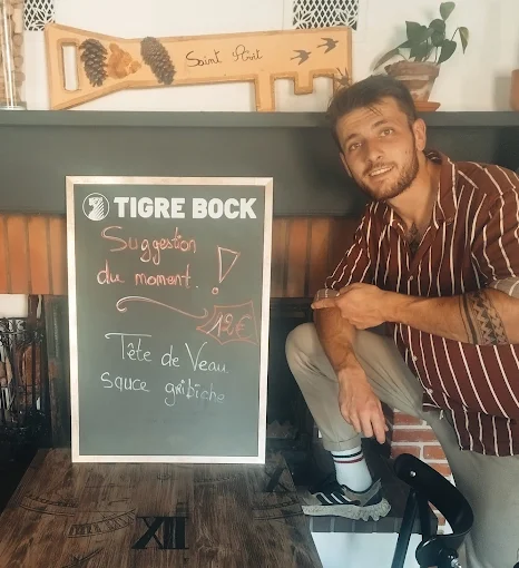 Le gérant et l'ardoise du jour
